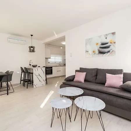 Apartments & Rooms Pool Villas Maris Novalja Exterior photo