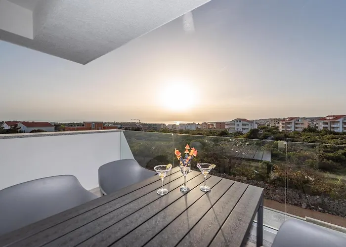 Apartments & Rooms Pool Villas Maris