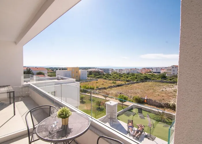 Apartments & Rooms Pool Villas Maris