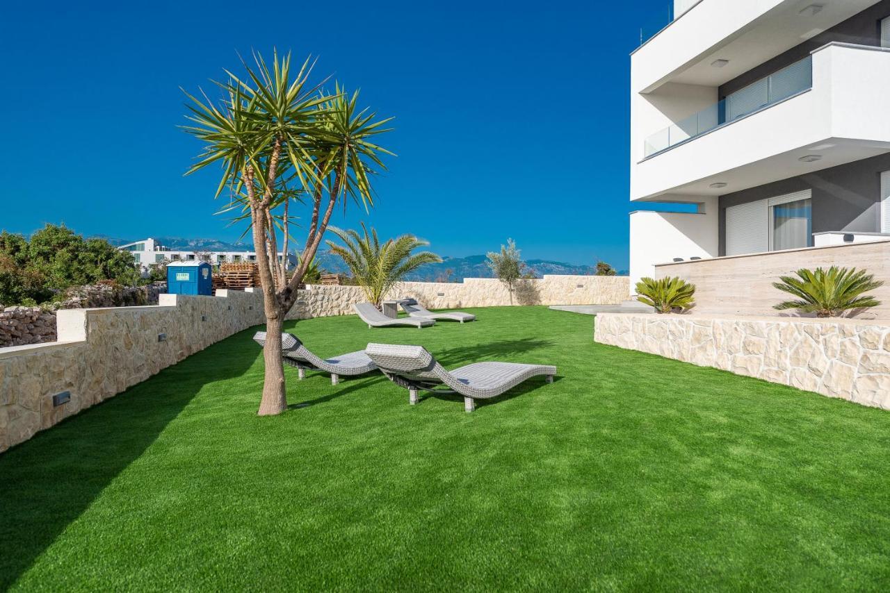 Apartment & Pool Maris Novalja