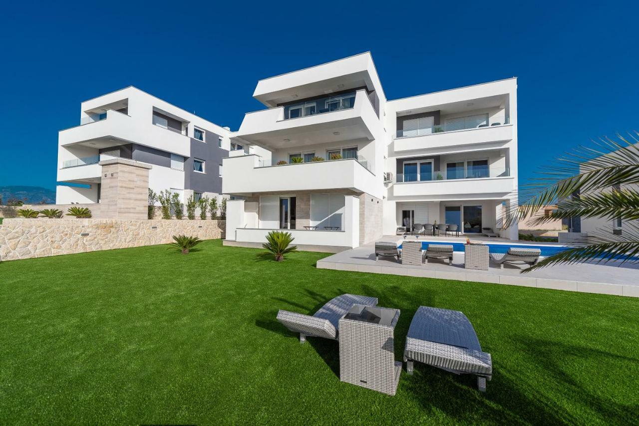 Apartment & Pool Maris
