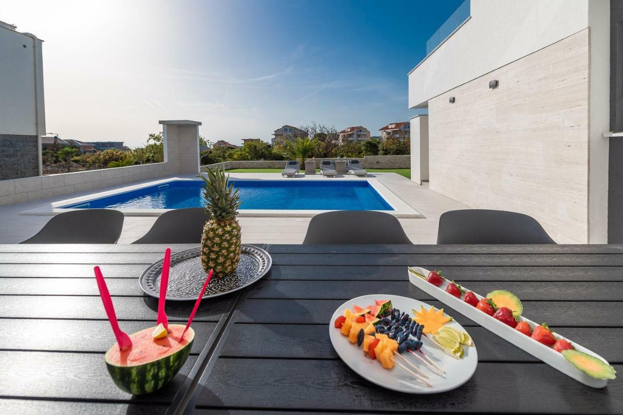 Apartments&rooms Pool Maris *