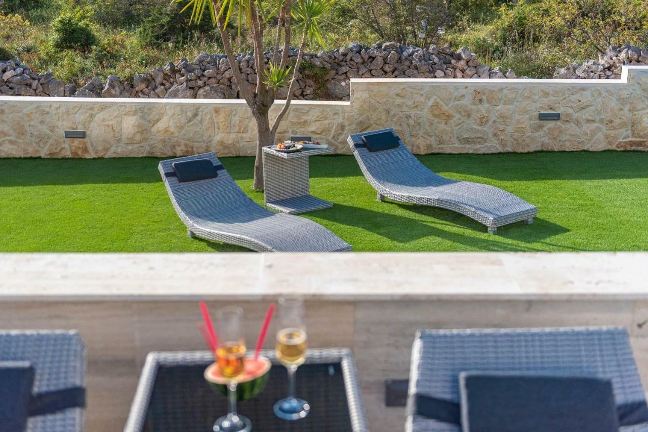Apartments&rooms Pool Maris